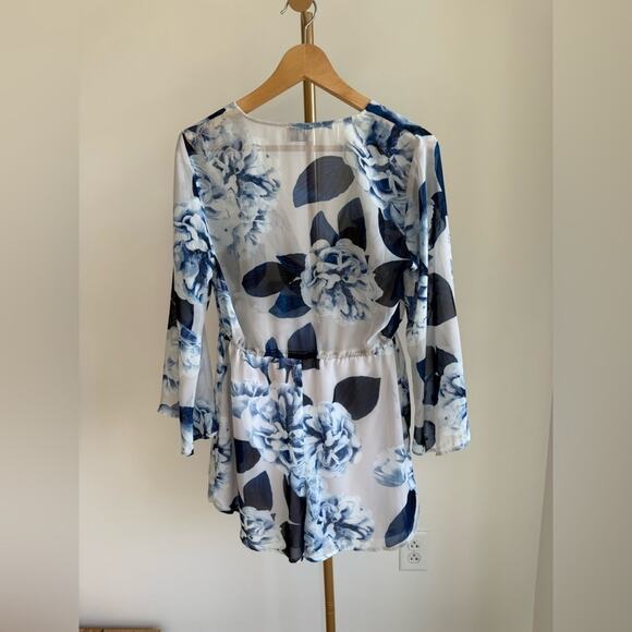 SHOW ME YOUR MUMU FLOWY BLUE FLORAL ROMPER V NECK SHORTS MEDIUM - Picture 4 of 7